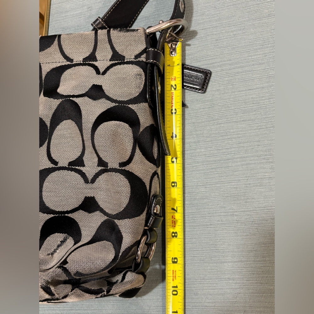 Coach F15067 Black and Gray Shoulder Bag Very Clean Inside - Picture 16 of 16